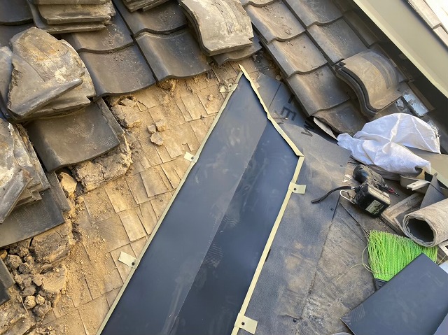 最安な方法で谷板金補修